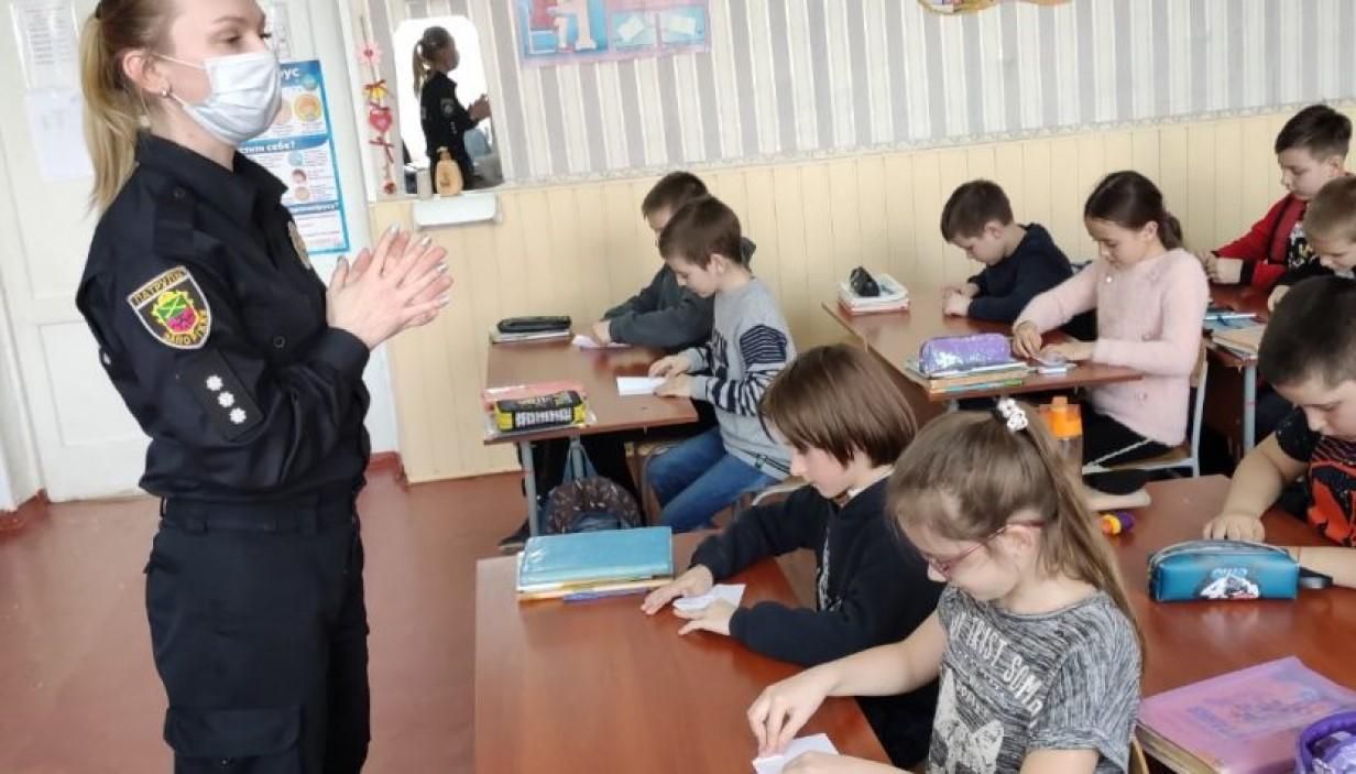 На Херсонщині підліток зриває уроки та принижує учнів: булінг у школі