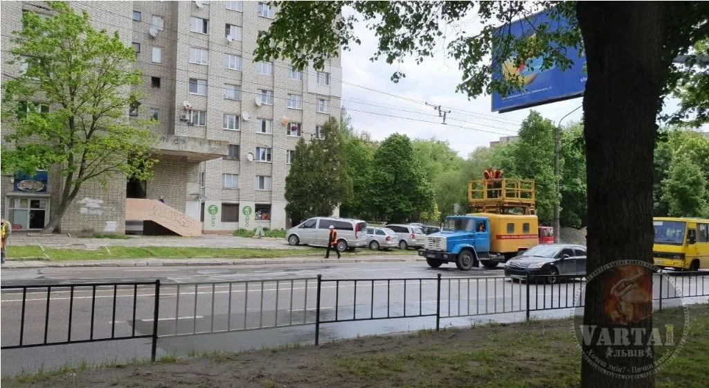 У Львові обірвалась контактна мережі: 3 тролейбуси змінили свої маршрути У Львові обірвалась контактна мережі: 3 тролейбуси змінили свої маршрути