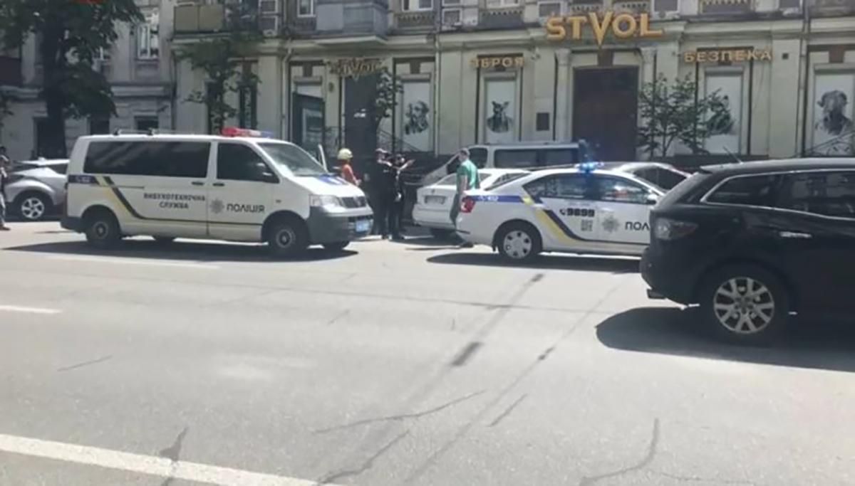 У Києві на Саксаганського виявили підозрілий предмет 25 травня 2021 У Києві на Саксаганського виявили підозрілий предмет 25 травня 2021