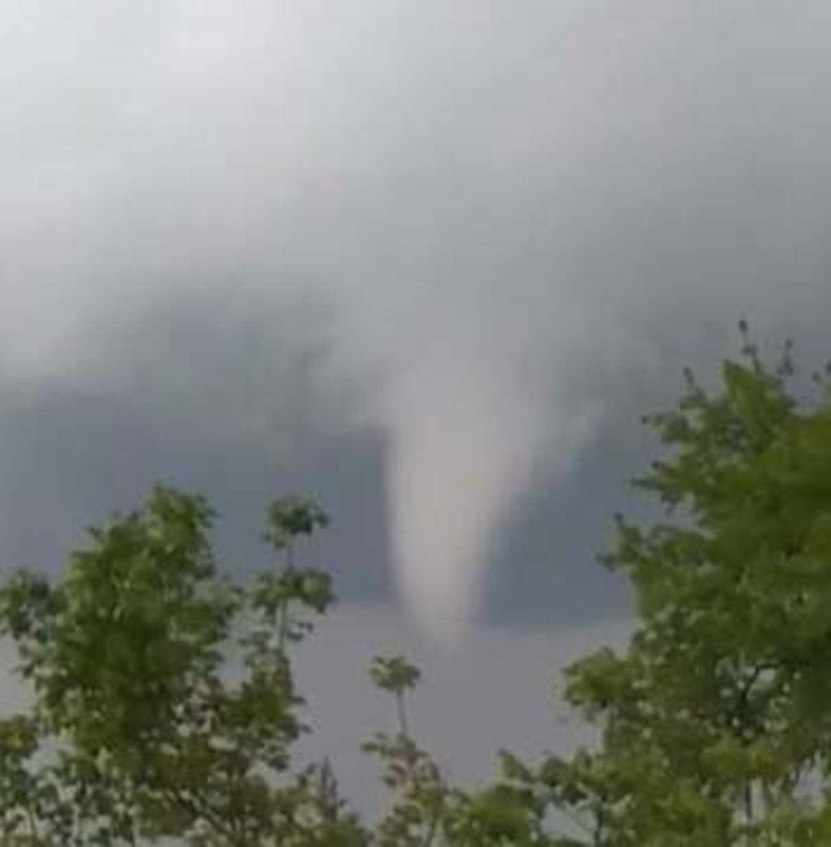 Херсонщиною пронісся торнадо 24 травня 2021: фото наслідків негоди Херсонщиною пронісся торнадо 24 травня 2021: фото наслідків негоди