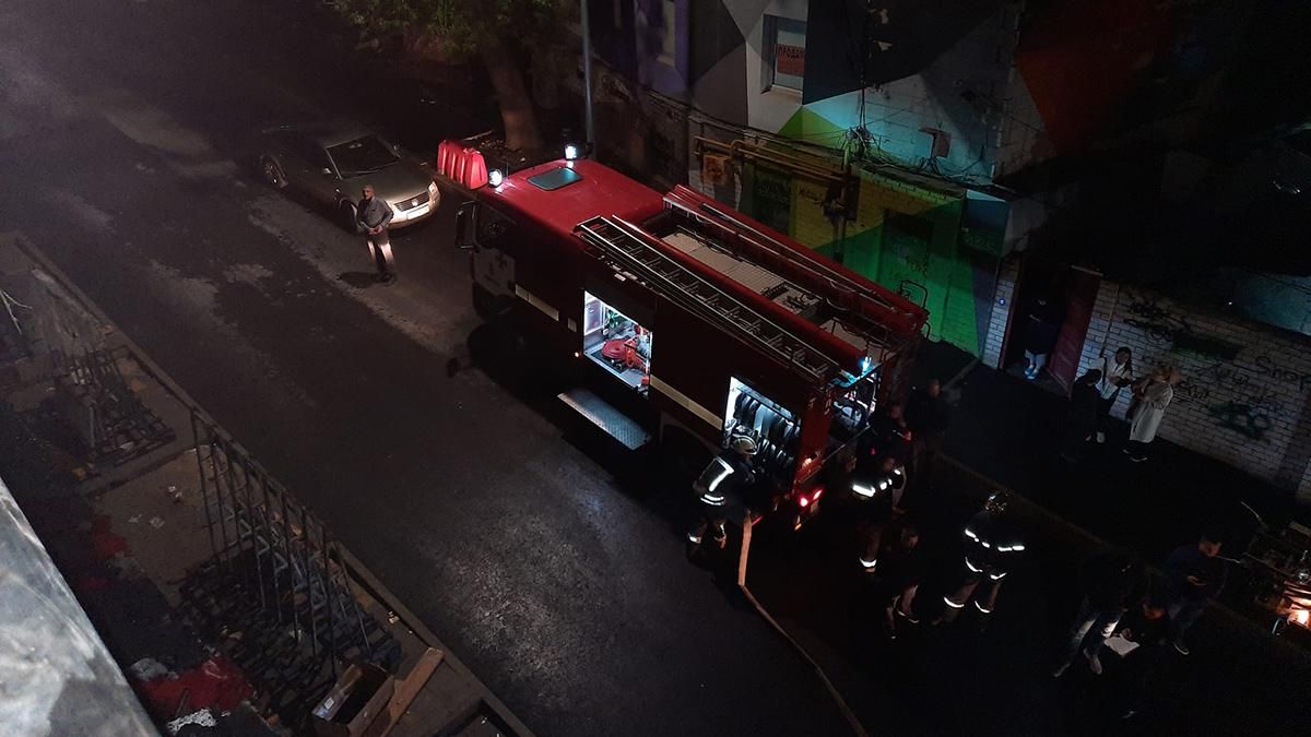 В новом ТРЦ Nikolsky в Харькове горела лоджия: людей эвакуировали В новом ТРЦ Nikolsky в Харькове горела лоджия: людей эвакуировали