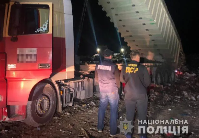 Розкрали понад 2 мільйони гривень на вивезенні сміття: у Львові затримали учасників схеми – фото