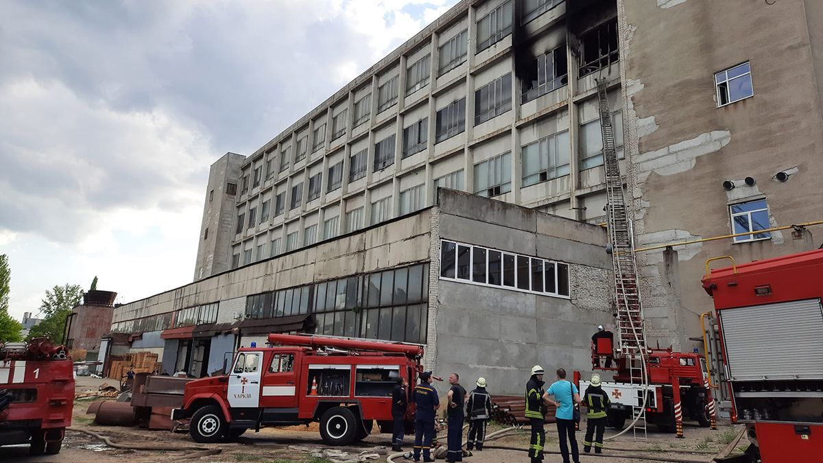 Масштабна пожежа у Харкові: горів завод Комунар – фото, відео