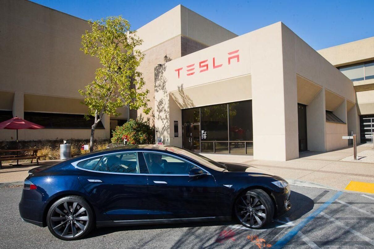 Tesla виплатить 16 тисяч доларів кожному власнику авто в Норвегії