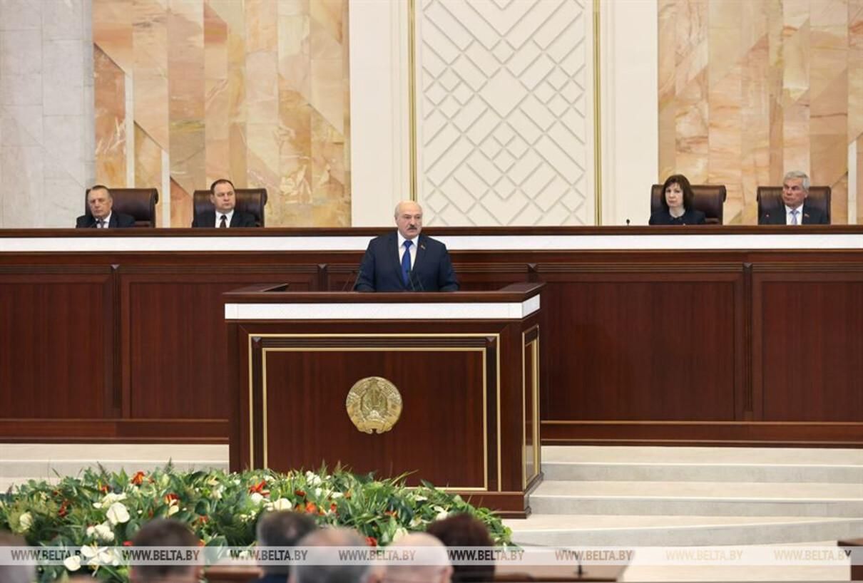 Лукашенко заявив про крижану війну з Заходом: деталі
