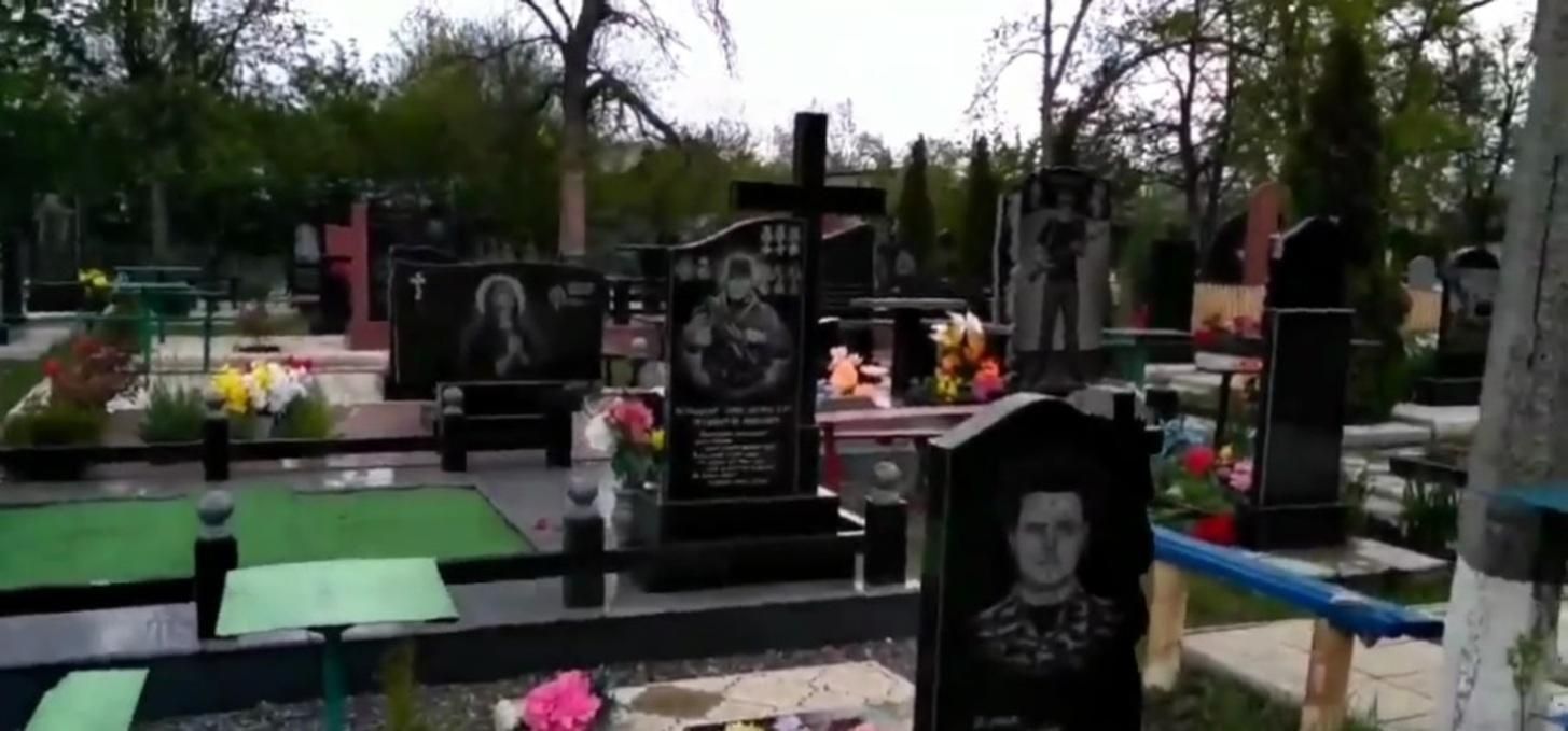 У мережі показали ціле кладовище бойовиків під Донецьком - Канал 24 У мережі показали ціле кладовище бойовиків під Донецьком - Канал 24