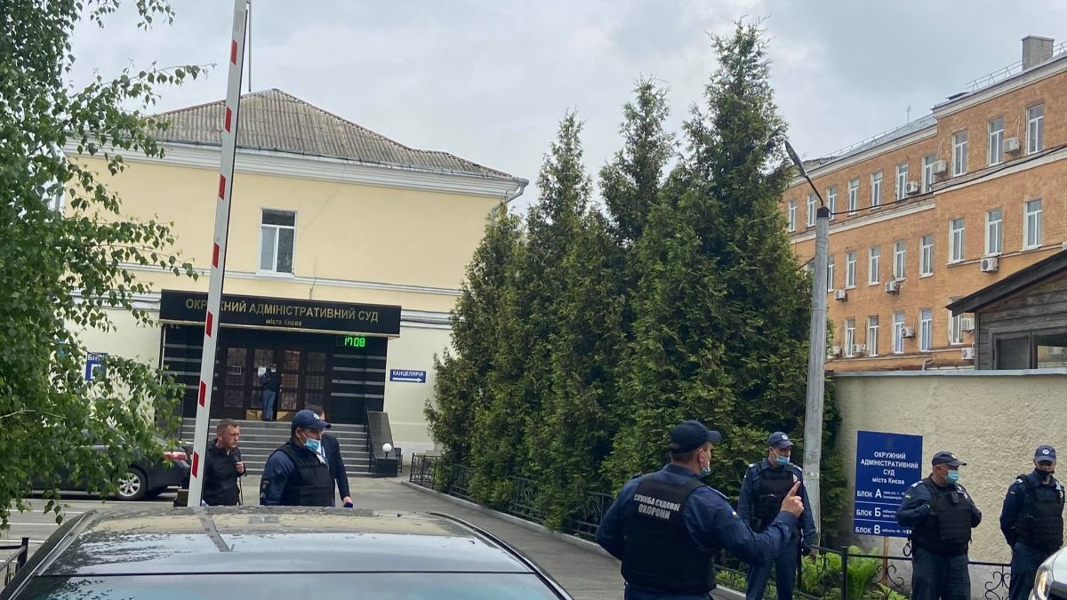 Окружний адмінсуд Києва замінували: людей евакуюють Окружний адмінсуд Києва замінували: людей евакуюють