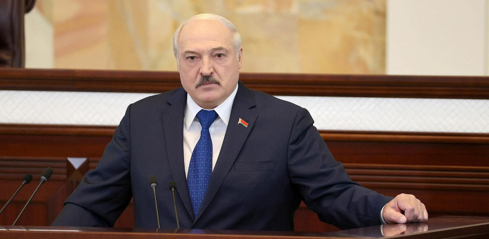 Лукашенко сказав, що запустить для супроводу три винищувачі