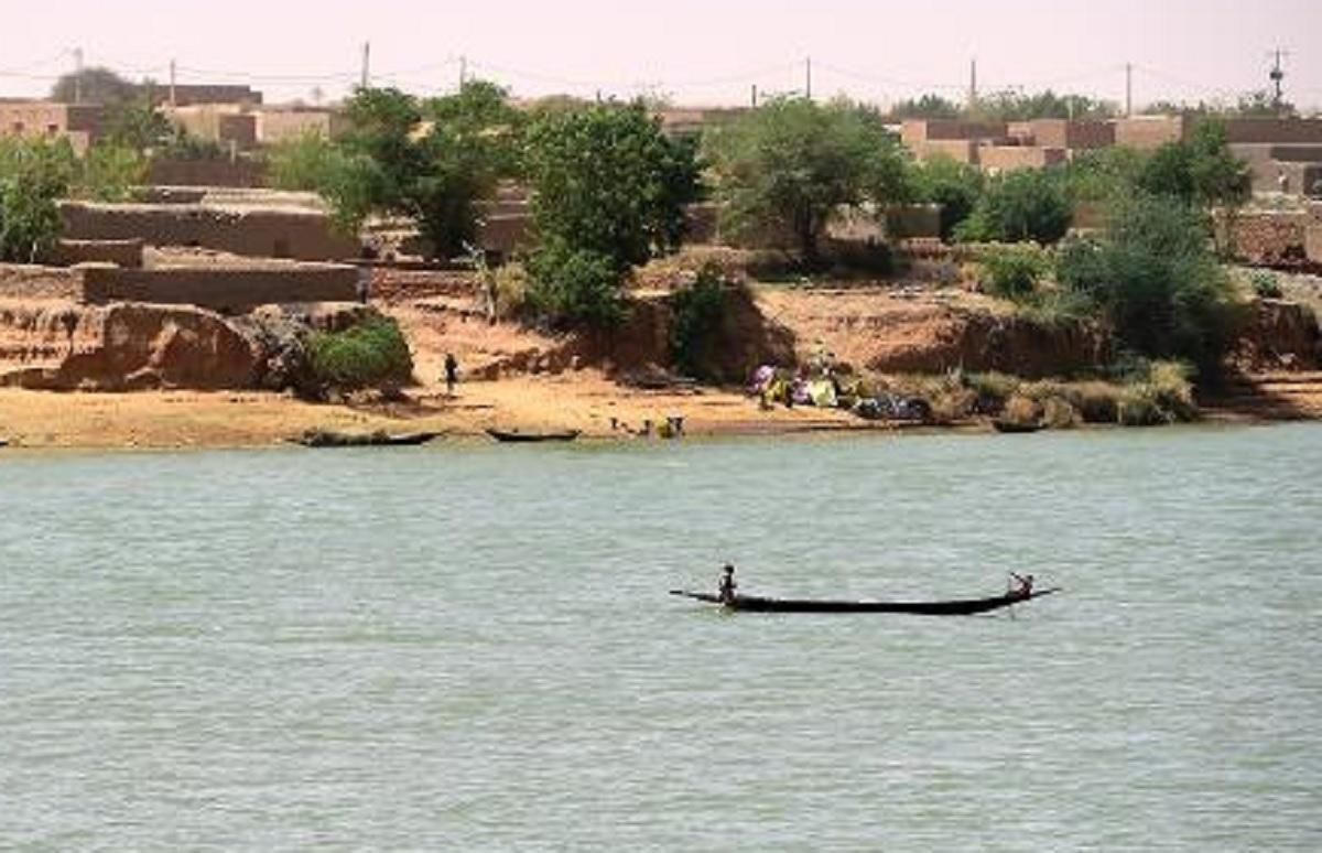 У Нігерії перекинулося судно зі 160 пасажирами: більшість зникла 
