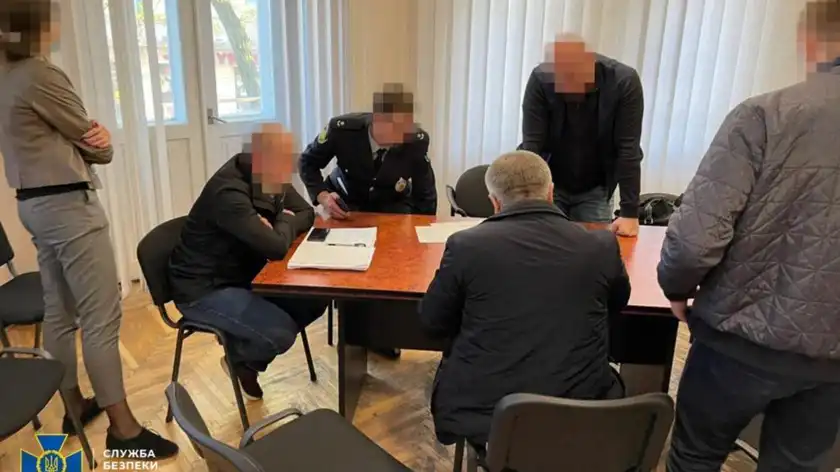 Более 4 миллионов гривен: подозреваемым в торговле наркотиками полицейским назначили залог