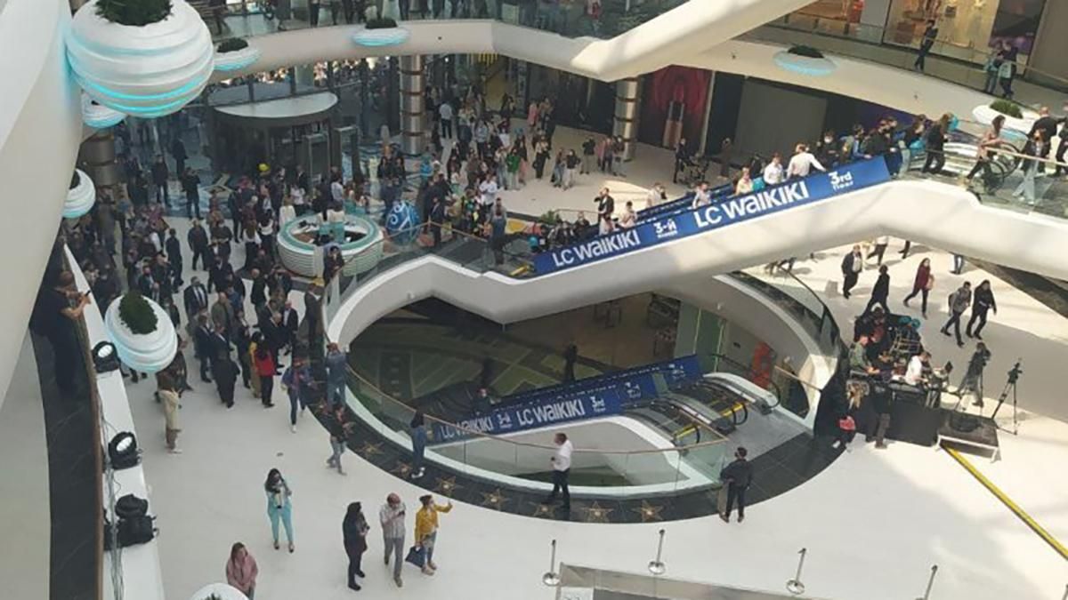 Після фейкового мінування в ТРЦ Nikolsky тестували пожежні сирени Після фейкового мінування в ТРЦ Nikolsky тестували пожежні сирени