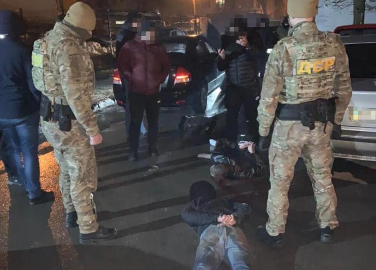 Викрадали людей і вимагали тисячі доларів викупу: у Львові затримали банду рекетирів – фото