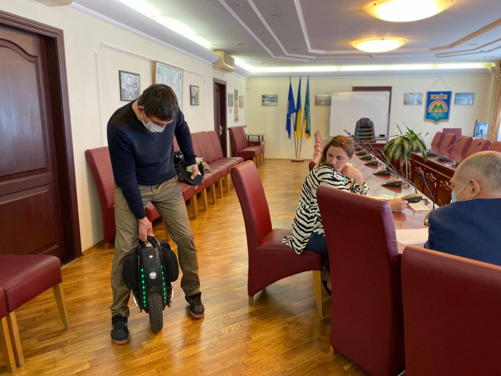 Как перевозить моноколеса и самокаты в метро Киева Как перевозить моноколеса и самокаты в метро Киева