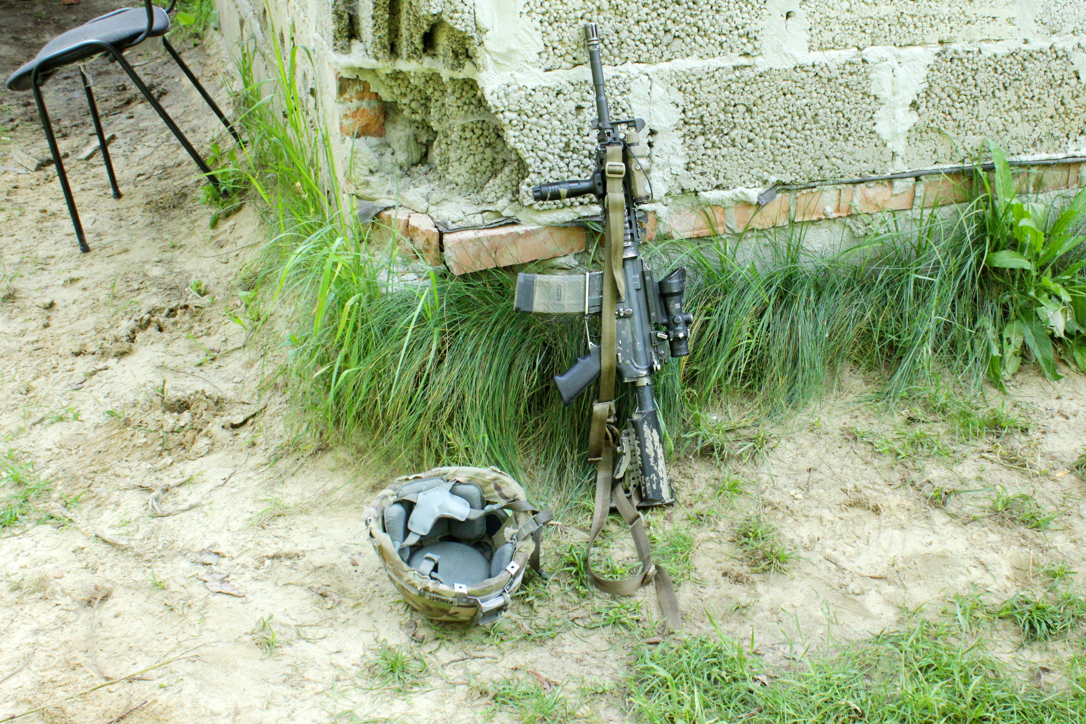 Боевики 28 мая ранили украинского бойца возле Песков Боевики 28 мая ранили украинского бойца возле Песков