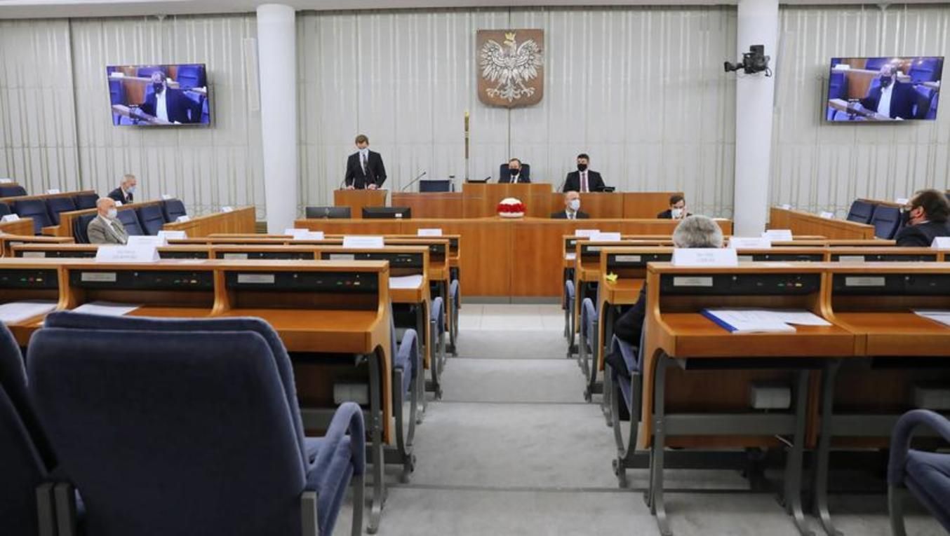 Сенат Польши назвал действия Лукашенко варварством Сенат Польши назвал действия Лукашенко варварством