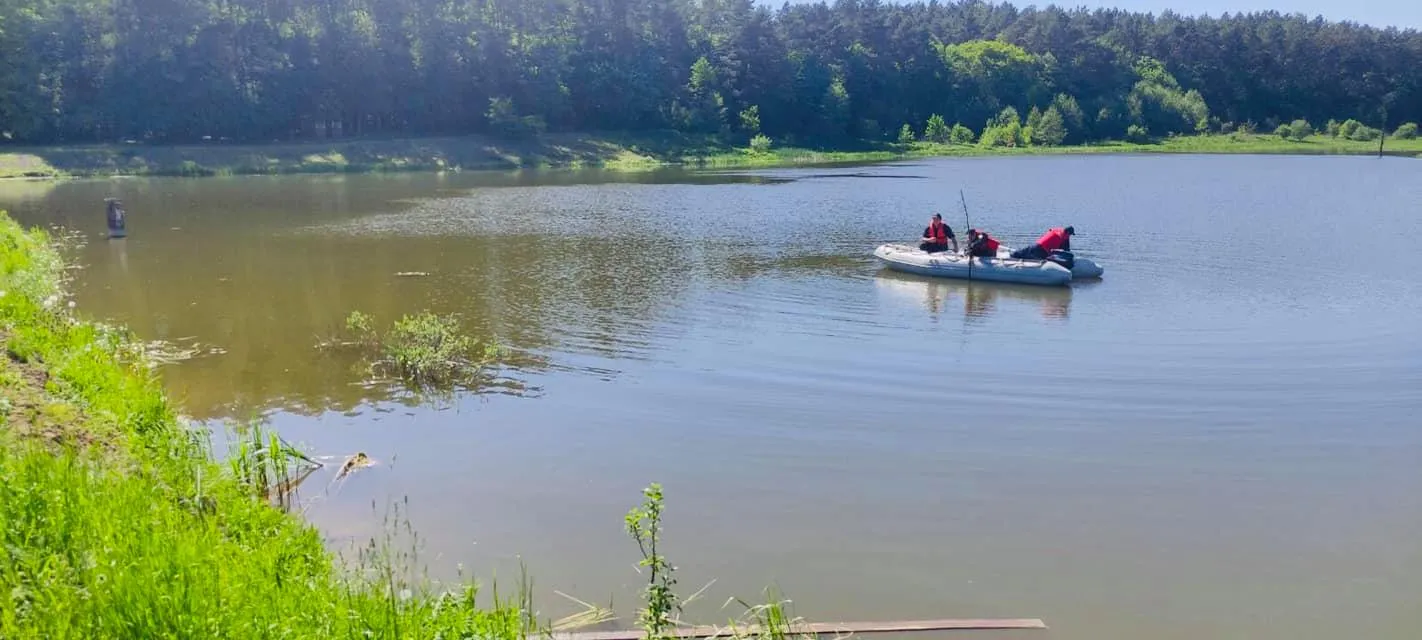 На Львівщині під час купання в озері втопився 15-річний школяр: фото