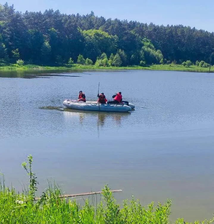 На Львівщині під час купання в озері втопився 15-річний школяр: фото