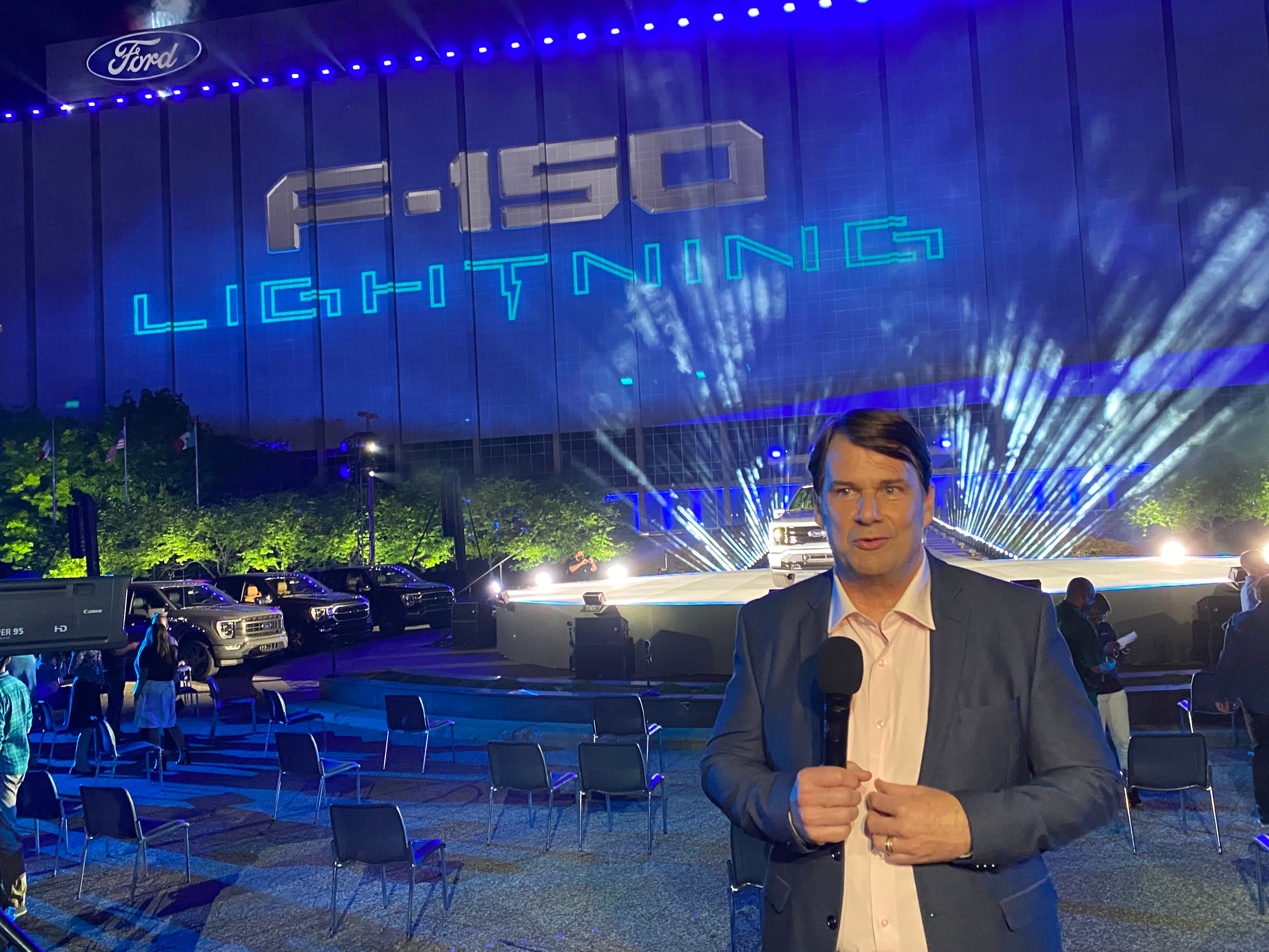 Гендиректор Ford Джим Фарли на презентации F-150 Гендиректор Ford Джим Фарли на презентации F-150