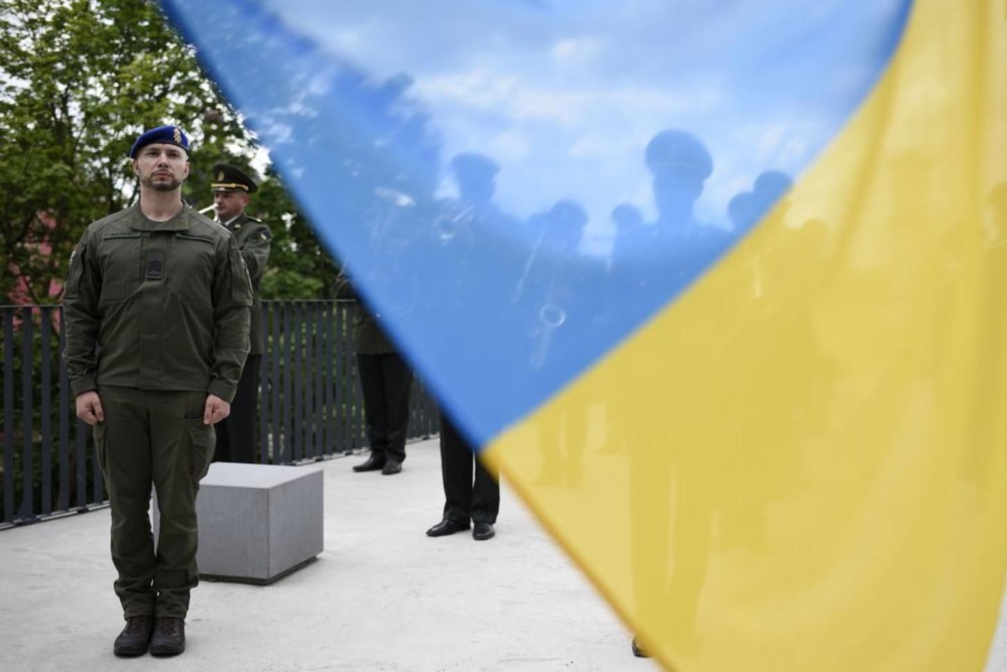 Марків підняв прапор України на Меморіалі Небесної Сотні у Львові
