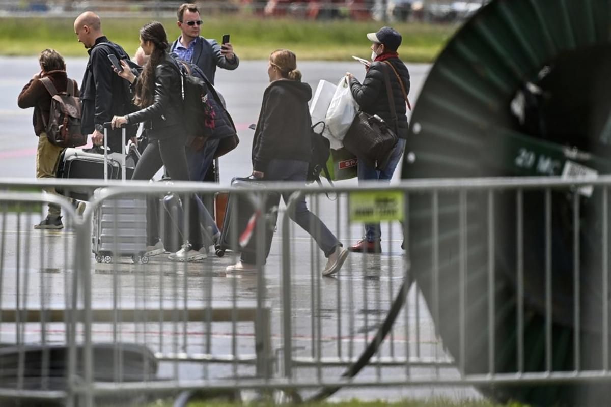 Росія почала вивозити своїх дипломатів з Чехії Росія почала вивозити своїх дипломатів з Чехії