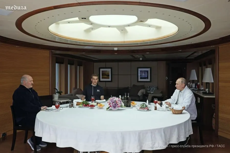 Лукашенко з сином і Путін на яхті