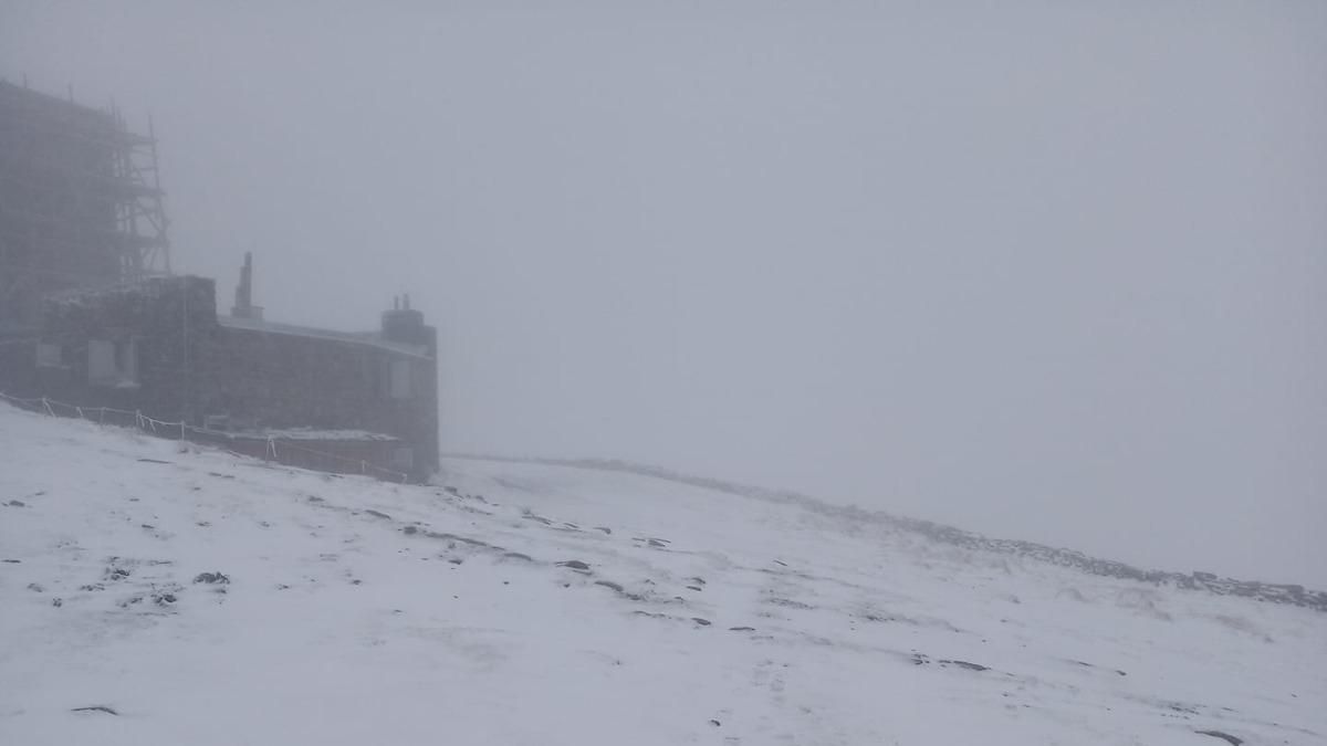 За кілька днів до літа Карпати замело снігом За кілька днів до літа Карпати замело снігом