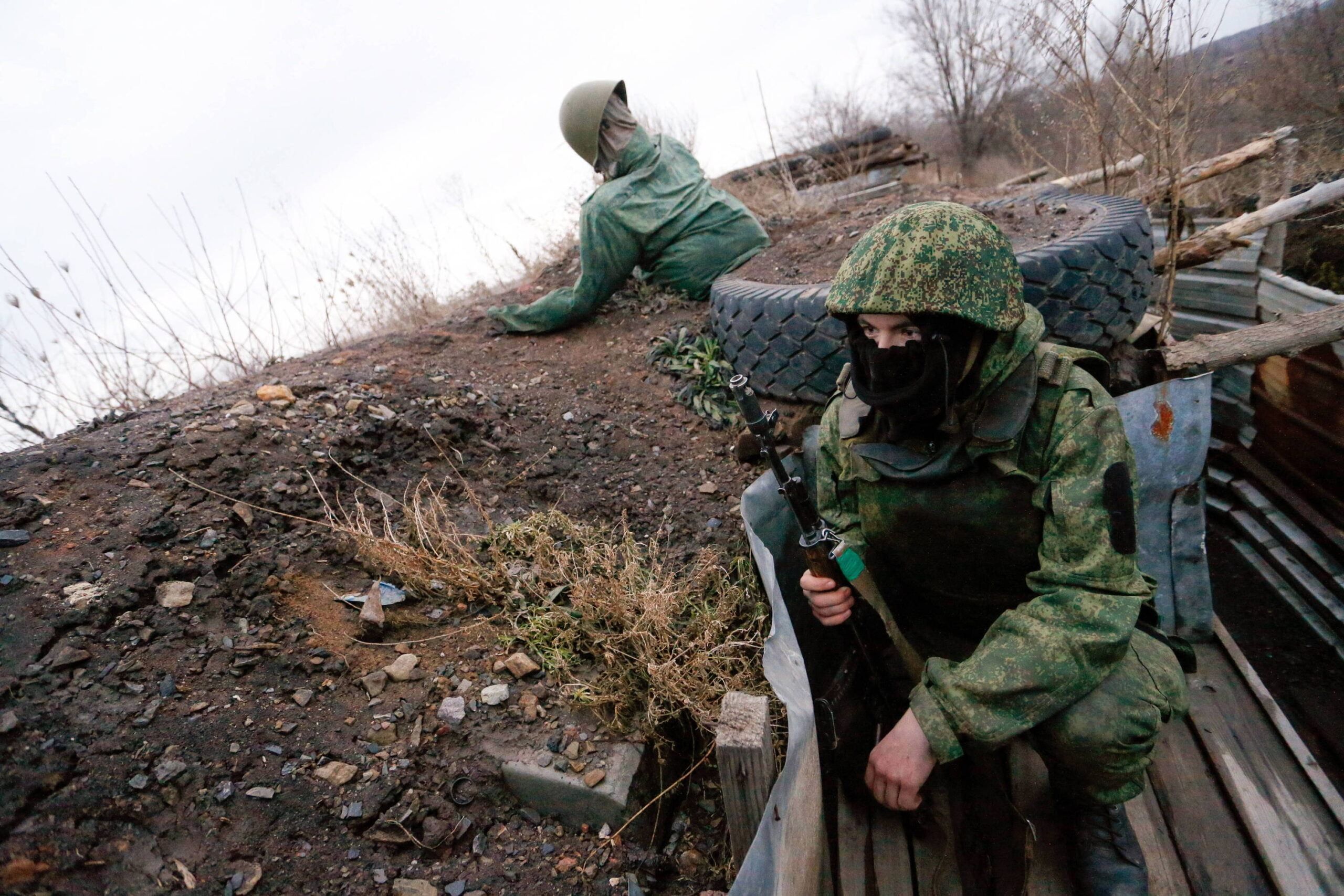 Провокації на Луганщині: окупанти намагаються просунутись вперед в районі Жолобка