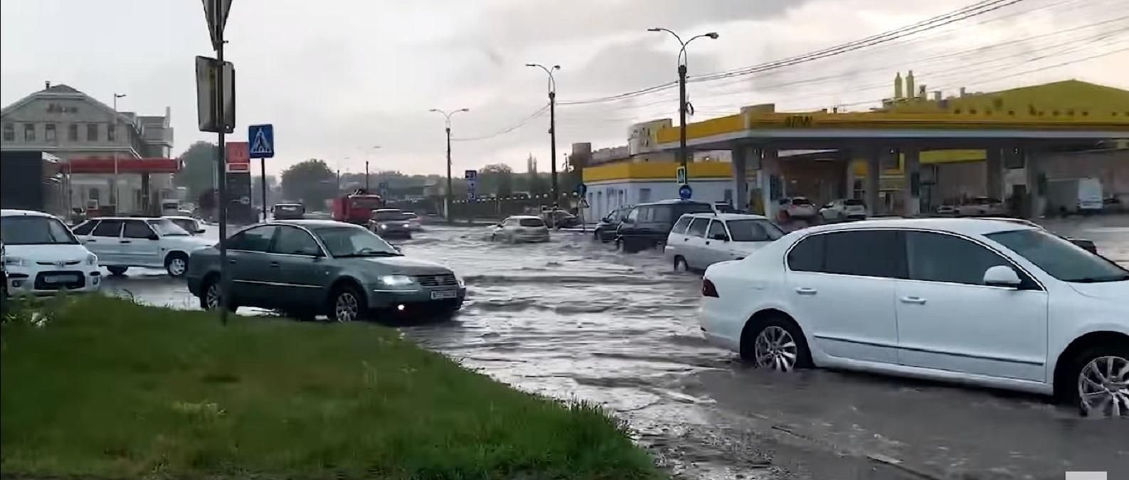 Тимчасово окупований Сімферополь залило водою Тимчасово окупований Сімферополь залило водою