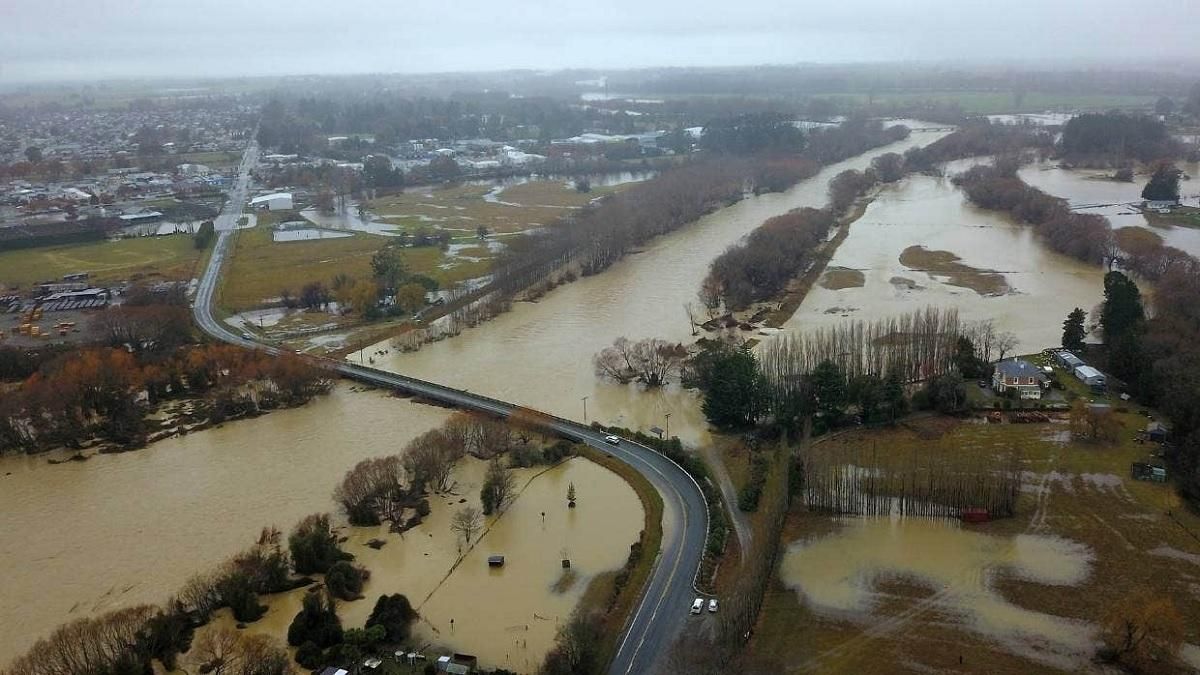 Новую Зеландию накрыло наводнение: фото, видео последствий стихии