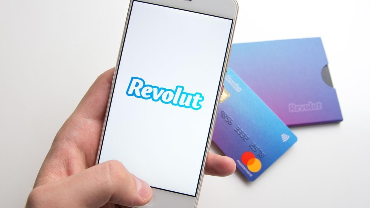 Британский необанк Revolut запустил перевод денег в Украину