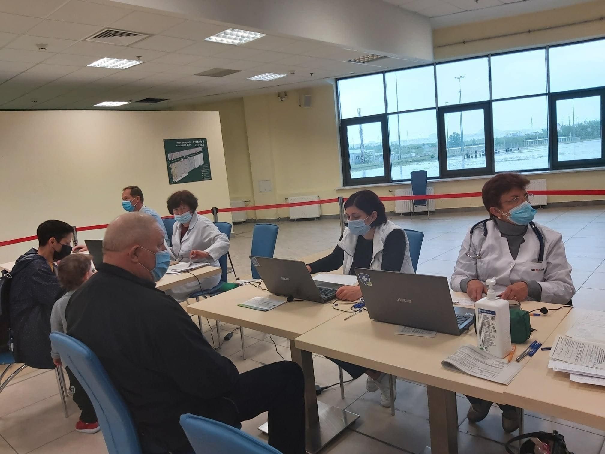 На Арені Львів протягом вихідних вакцинували понад 1000 людей На Арені Львів протягом вихідних вакцинували понад 1000 людей