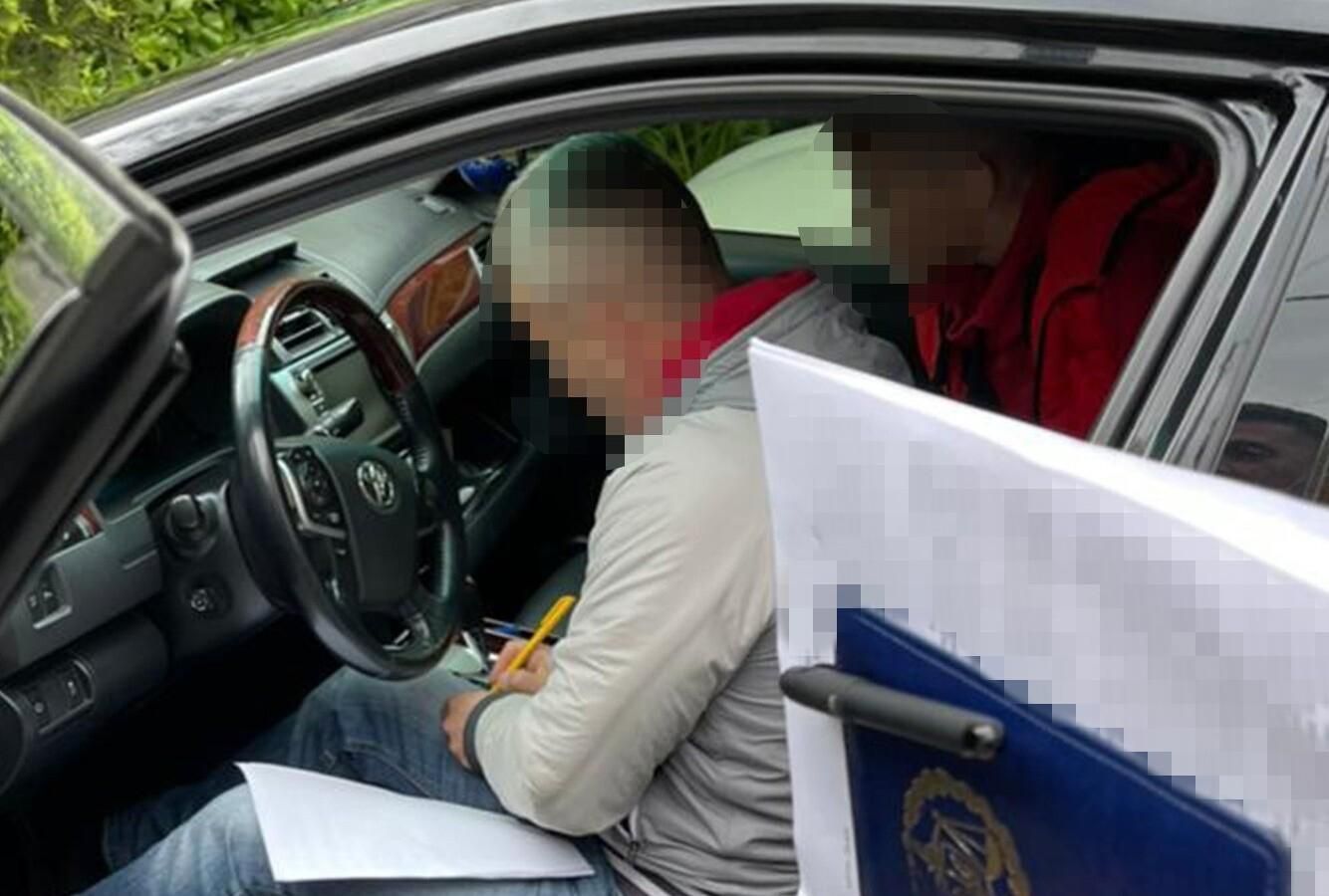 Украли земли на 20 миллионов гривен: в Брюховичах задержали участников преступной схемы - фото Украли земли на 20 миллионов гривен: в Брюховичах задержали участников преступной схемы - фото