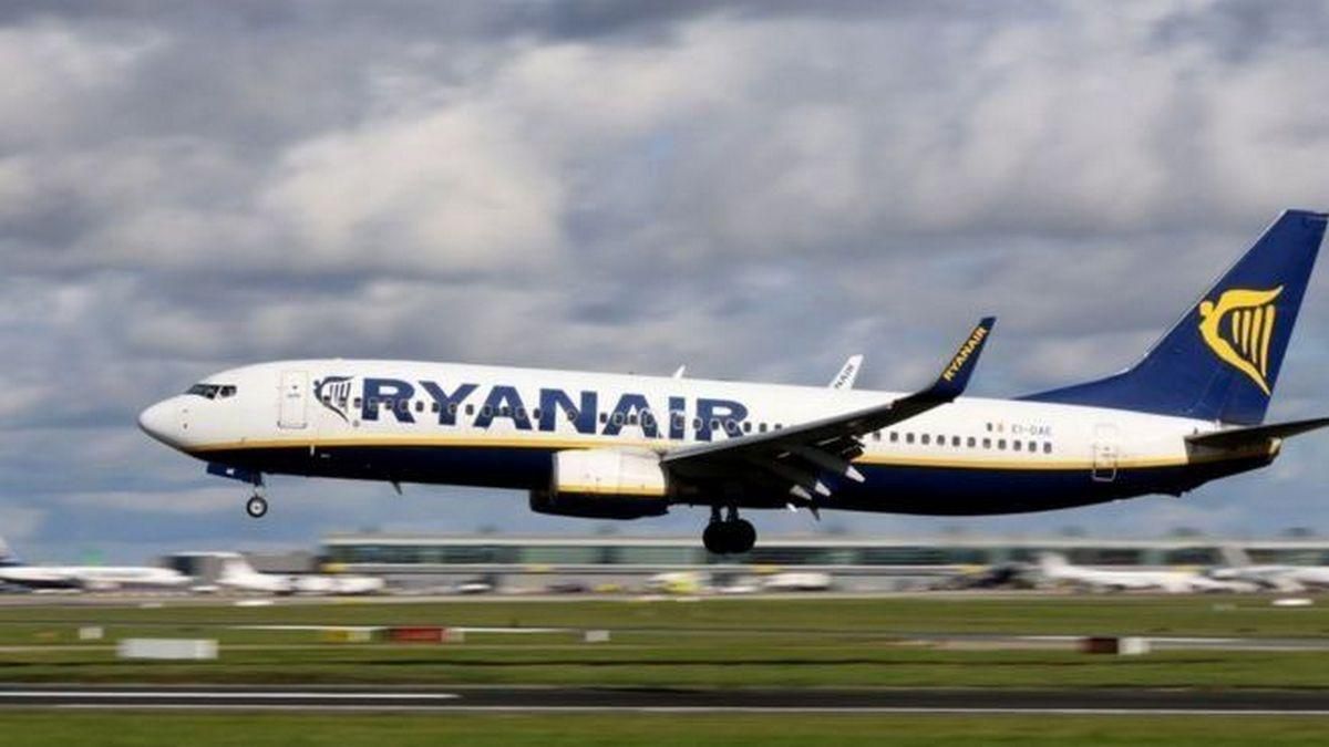 Літак Ryanair сів в аеропорту Берліна через повідомлення про бомбу Літак Ryanair сів в аеропорту Берліна через повідомлення про бомбу