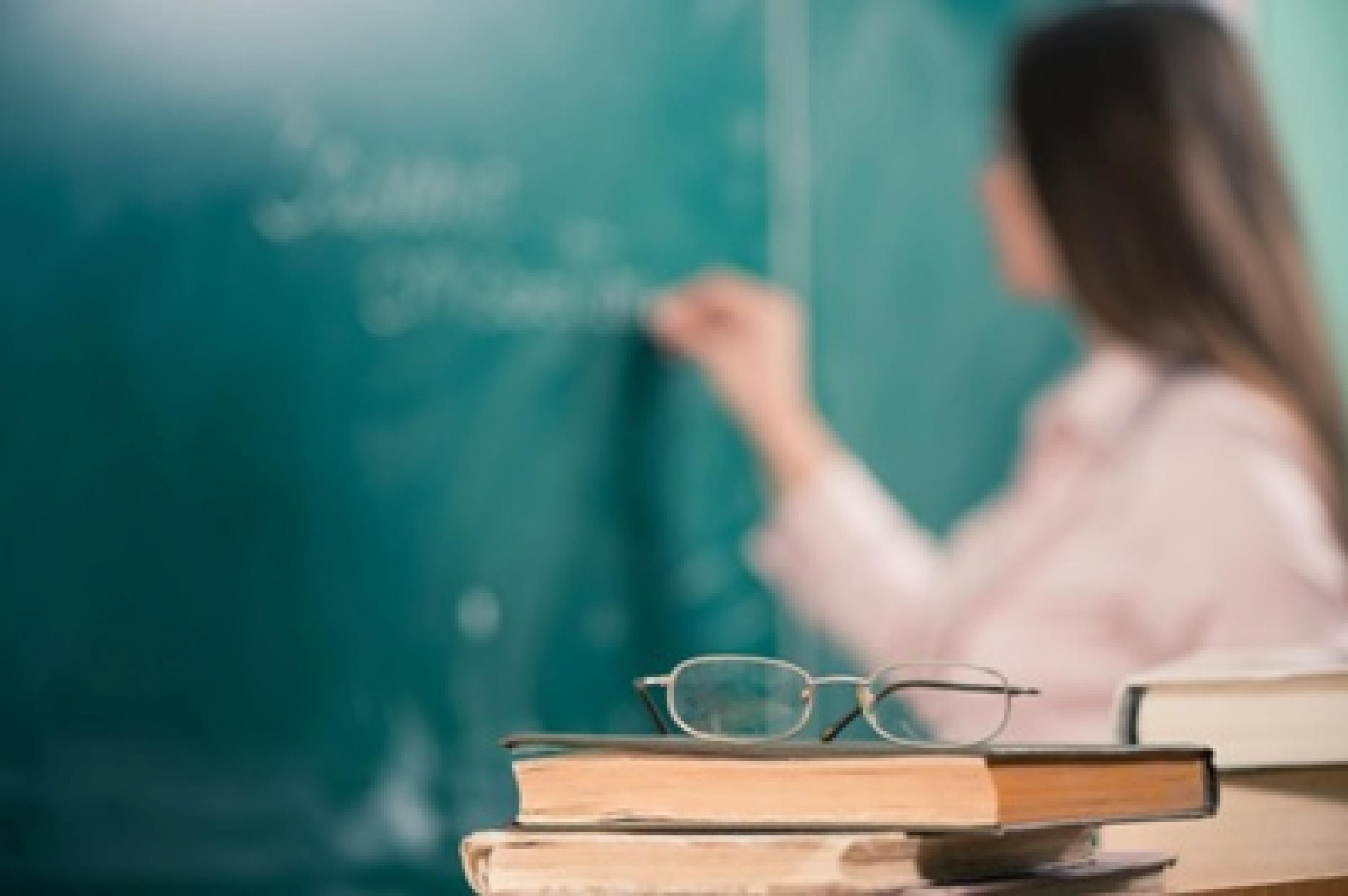 Скільки заробили вчителі в Україні за квітень 2021 року: сума