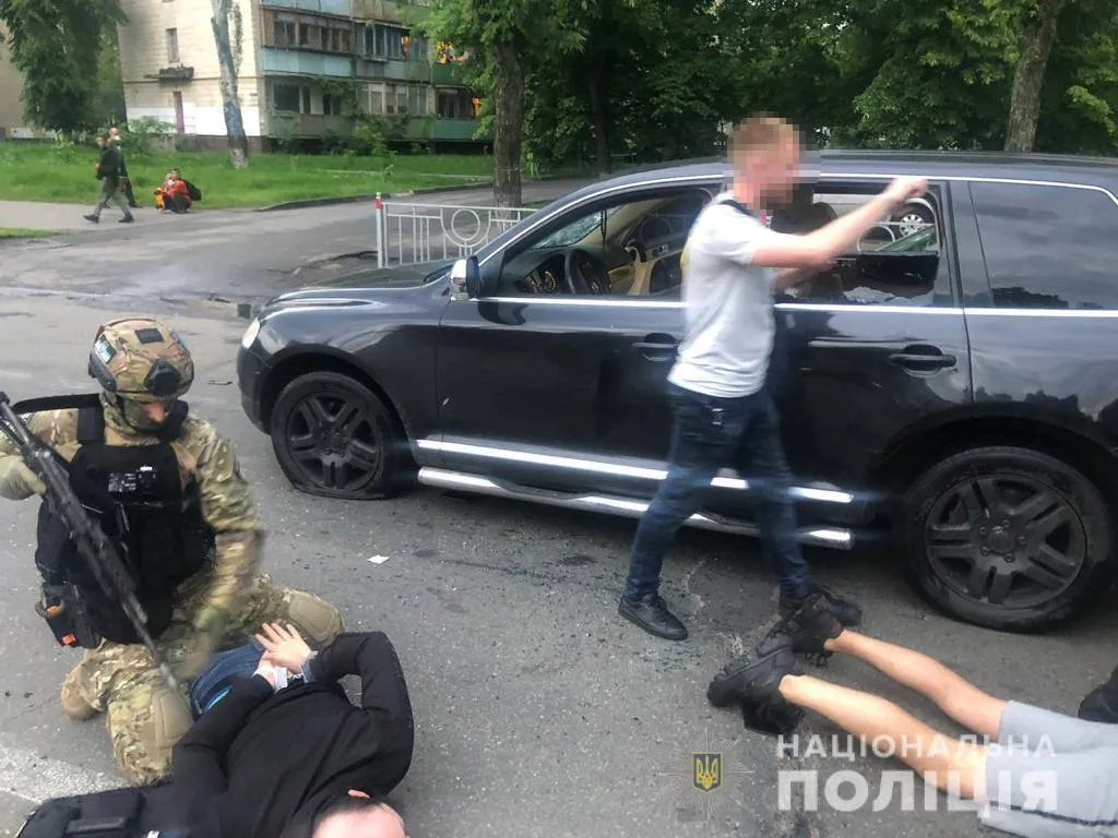 У Києві поліція затримала банду й звільнила жінку, яку було викрадено