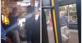 Посварилися через місце: в Ужгороді пасажир машрутки побив маму з дитиною – відео
