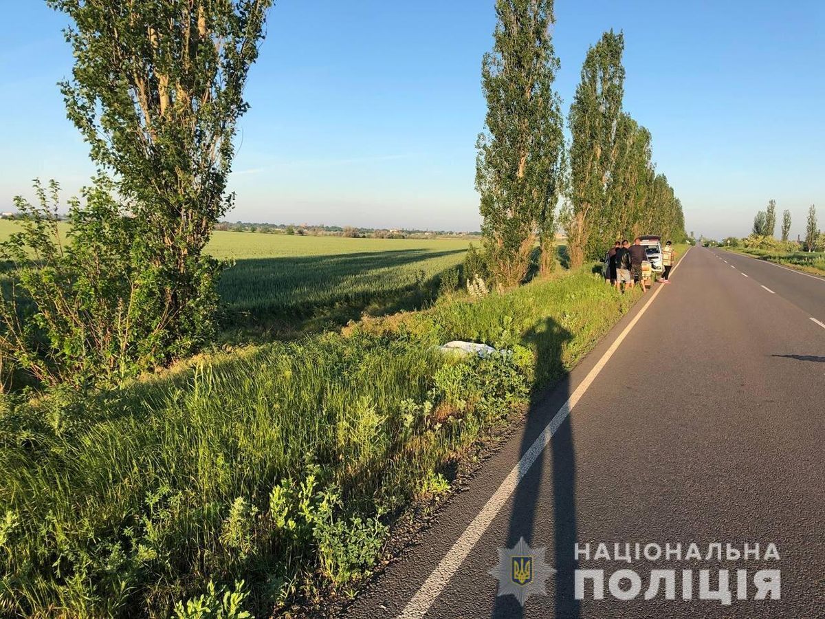 На Николаевщине мотоцикл влетел в дерево: погибли 2 человека