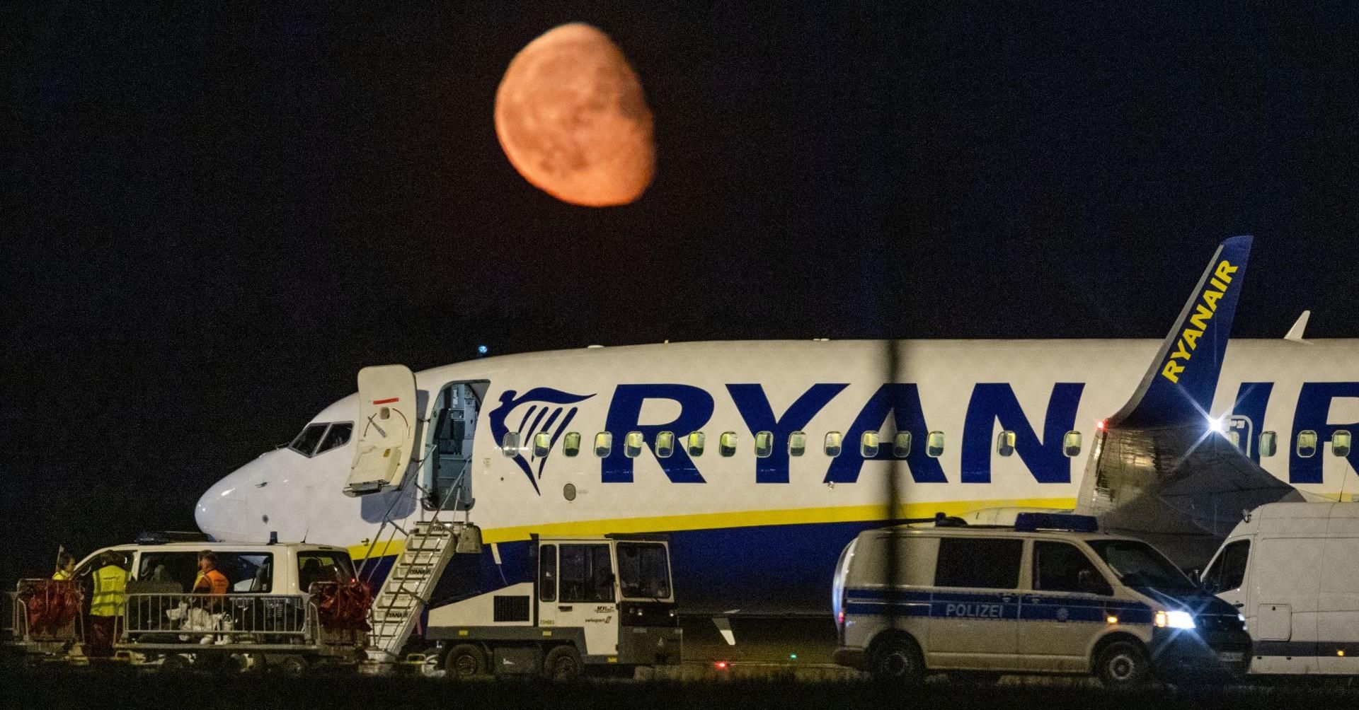 Самолет Ryanair экстренно посадили в Берлине из-за вероятной угрозы
