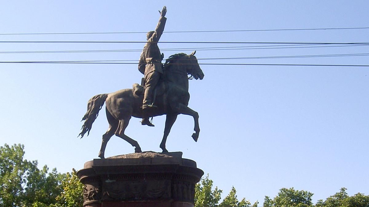 У Києві таки приберуть пам’ятник Щорсу