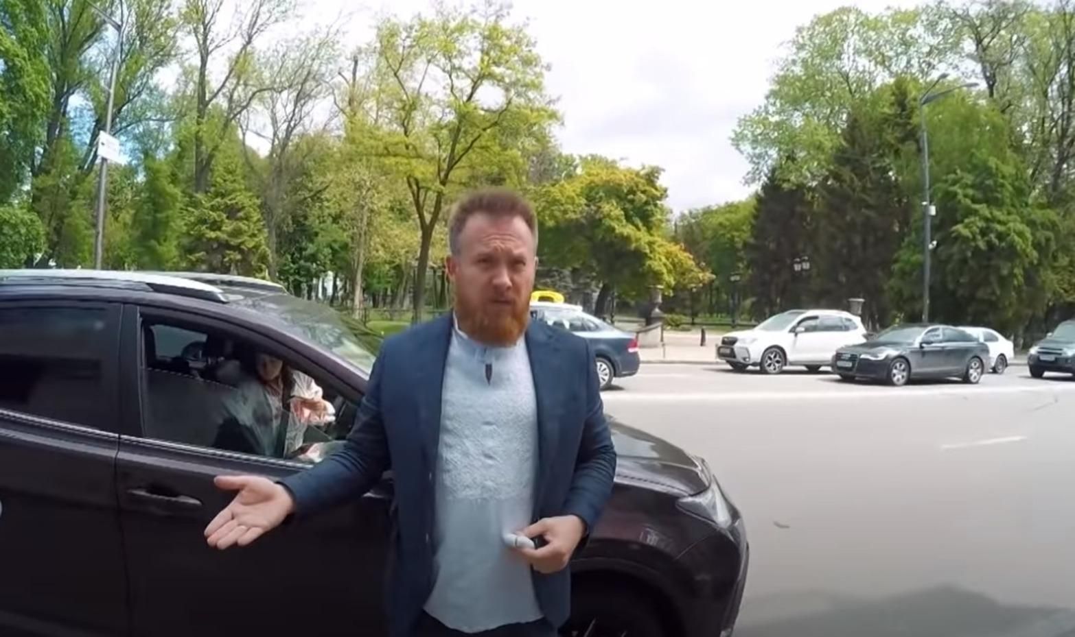 Камельчук поскандалив через неправильне паркування дружини: відео