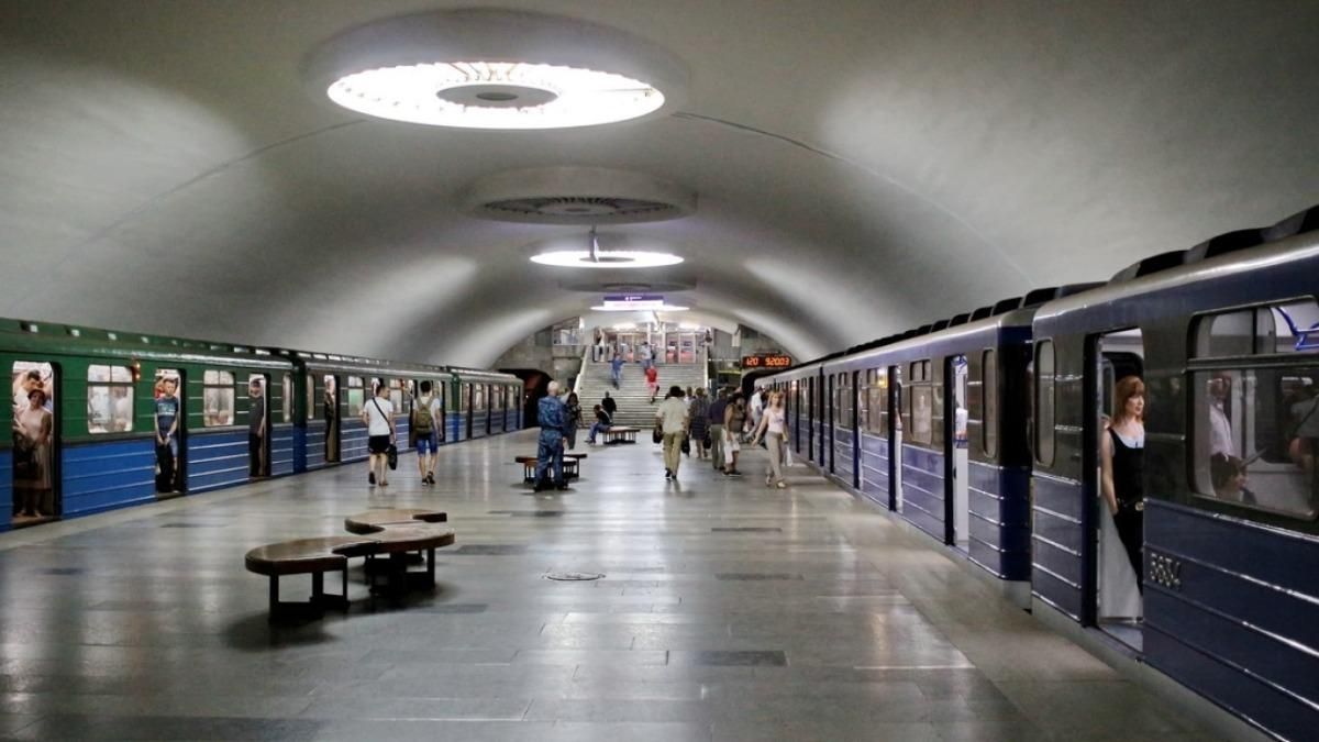 Машинист ледьзагальмував: в Харькове иностранец бросился под метро