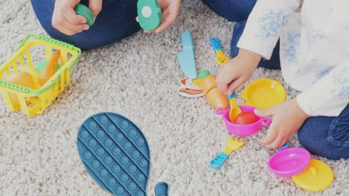 Симпл димпл, поп ит, сквиш: какие игрушки украинцы покупают своим детям в интернет-магазинах Симпл димпл, поп ит, сквиш: какие игрушки украинцы покупают своим детям в интернет-магазинах