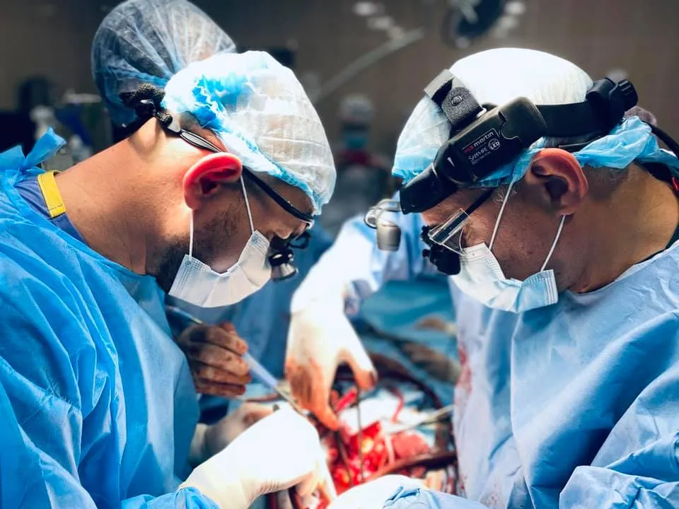 Врятував життя 3 людям: у Львові провели трансплантацію серця та нирок від одного донора – фото