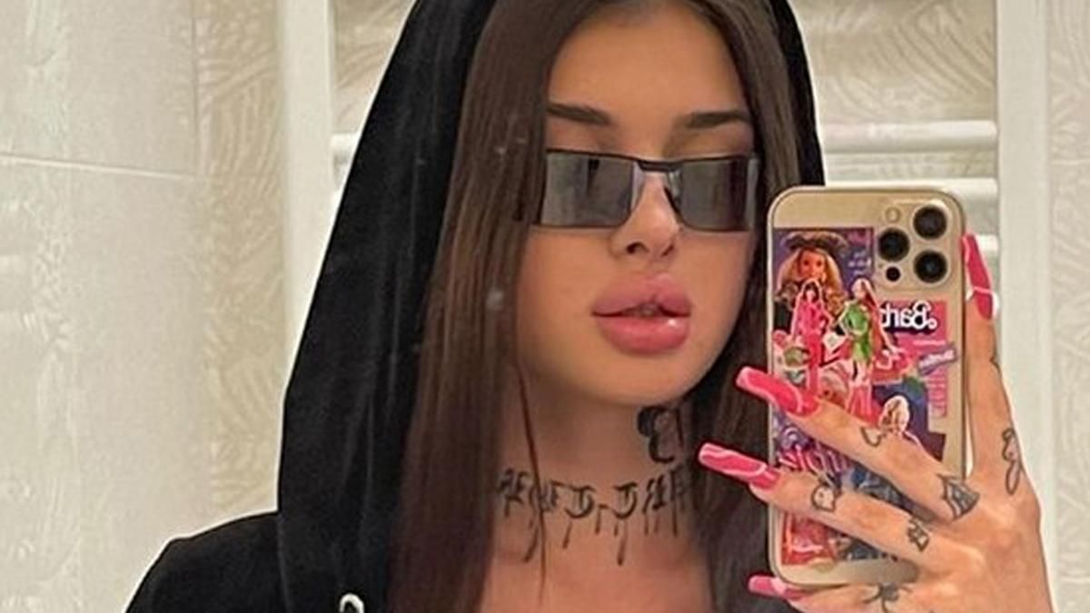 У Києві блогерка з друзями влаштувала погром у готелі: відео У Києві блогерка з друзями влаштувала погром у готелі: відео