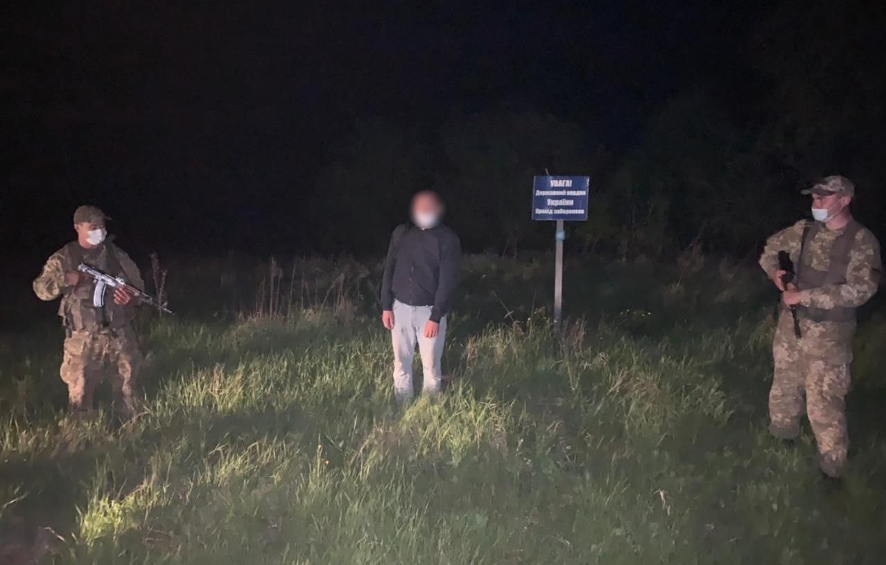 На Сумщині росіянин закопав паспорт у лісі і втік в Україну