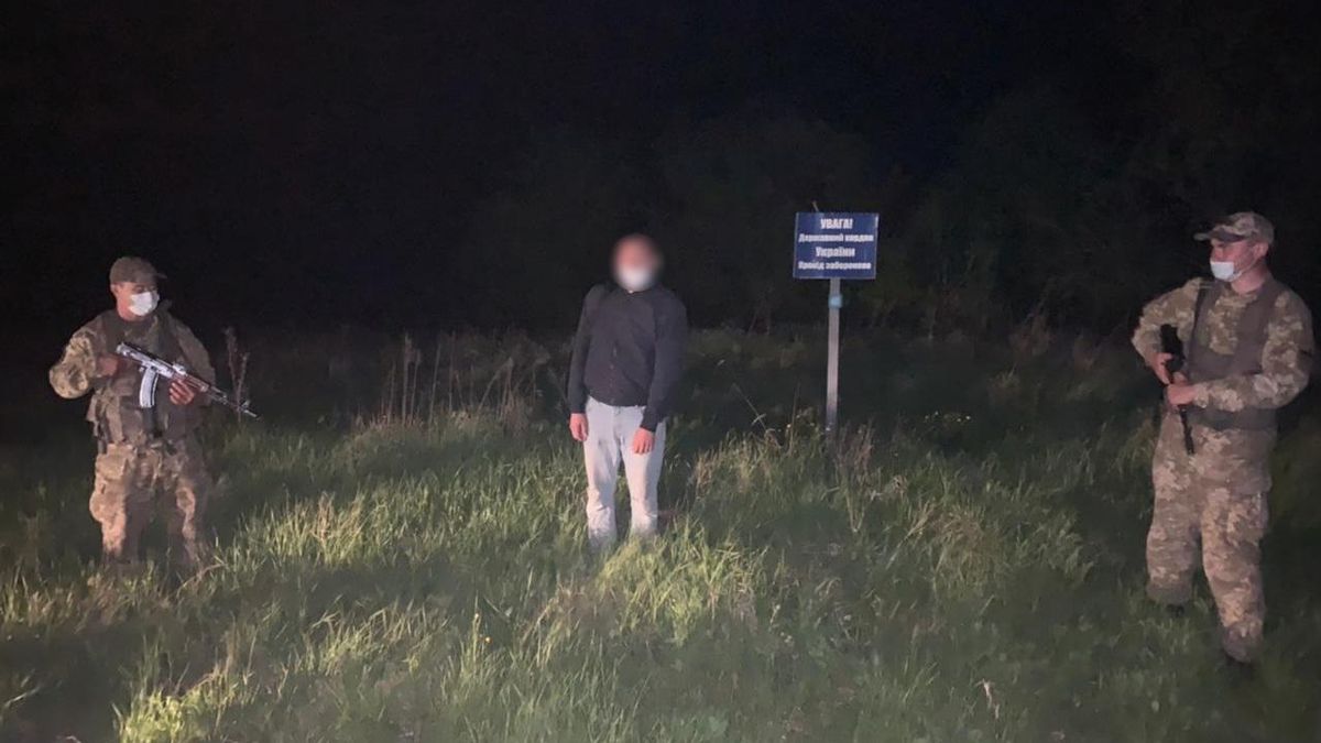 На Сумщине россиянин закопал паспорт в лесу и бежал в Украину