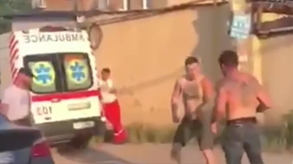 В Одессе рэпер Logas порезал хирурга: 13 ударов ножом – видео 18+