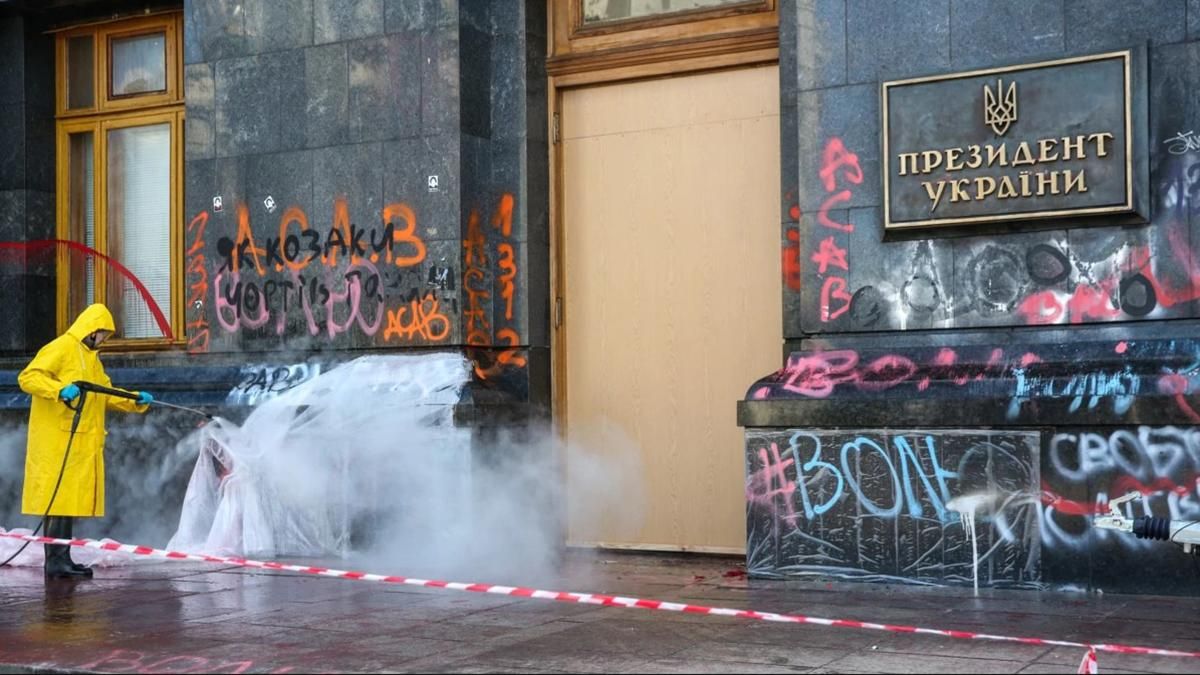 В Офисе Президента 1 июня 2021 установили новые двери: видео В Офисе Президента 1 июня 2021 установили новые двери: видео