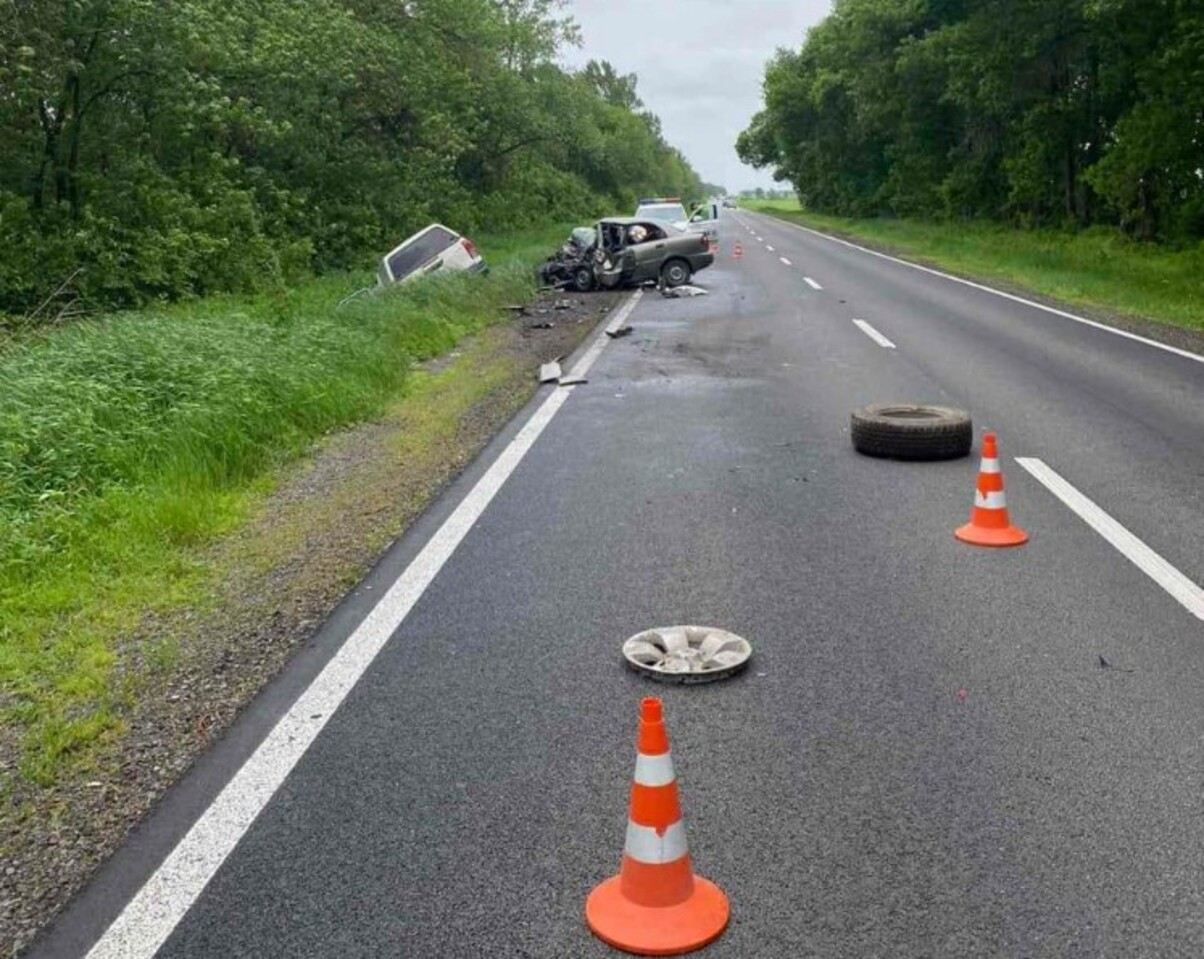 В ДТП под Чугуевом 01.06.2021 погибли три человека В ДТП под Чугуевом 01.06.2021 погибли три человека