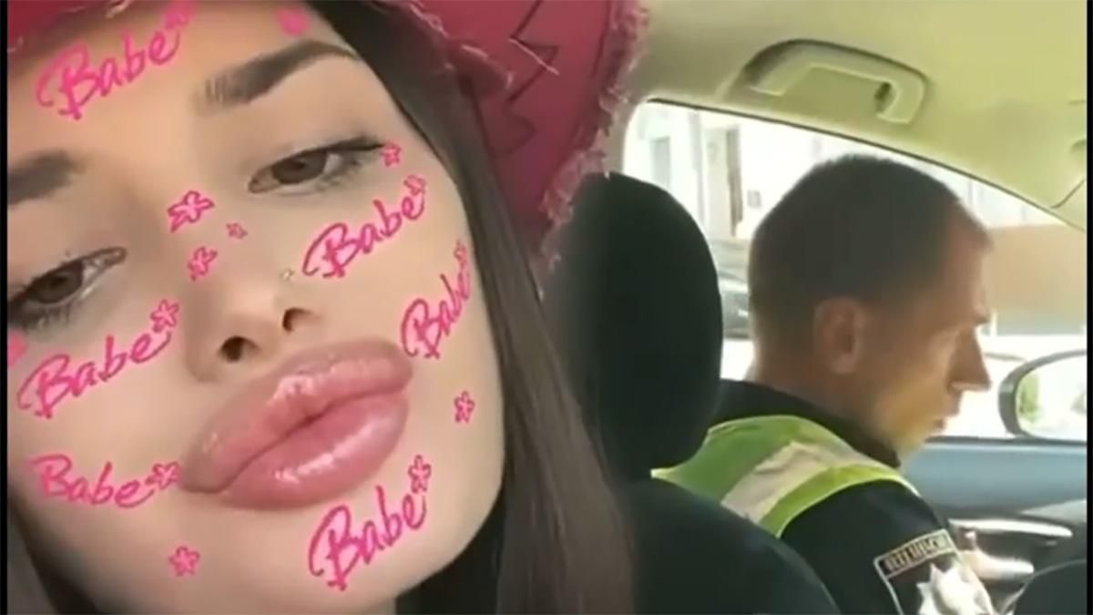 Блогерка, що хотіла показати поліції цицьки, ледь не стрибнула з мосту Блогерка, що хотіла показати поліції цицьки, ледь не стрибнула з мосту